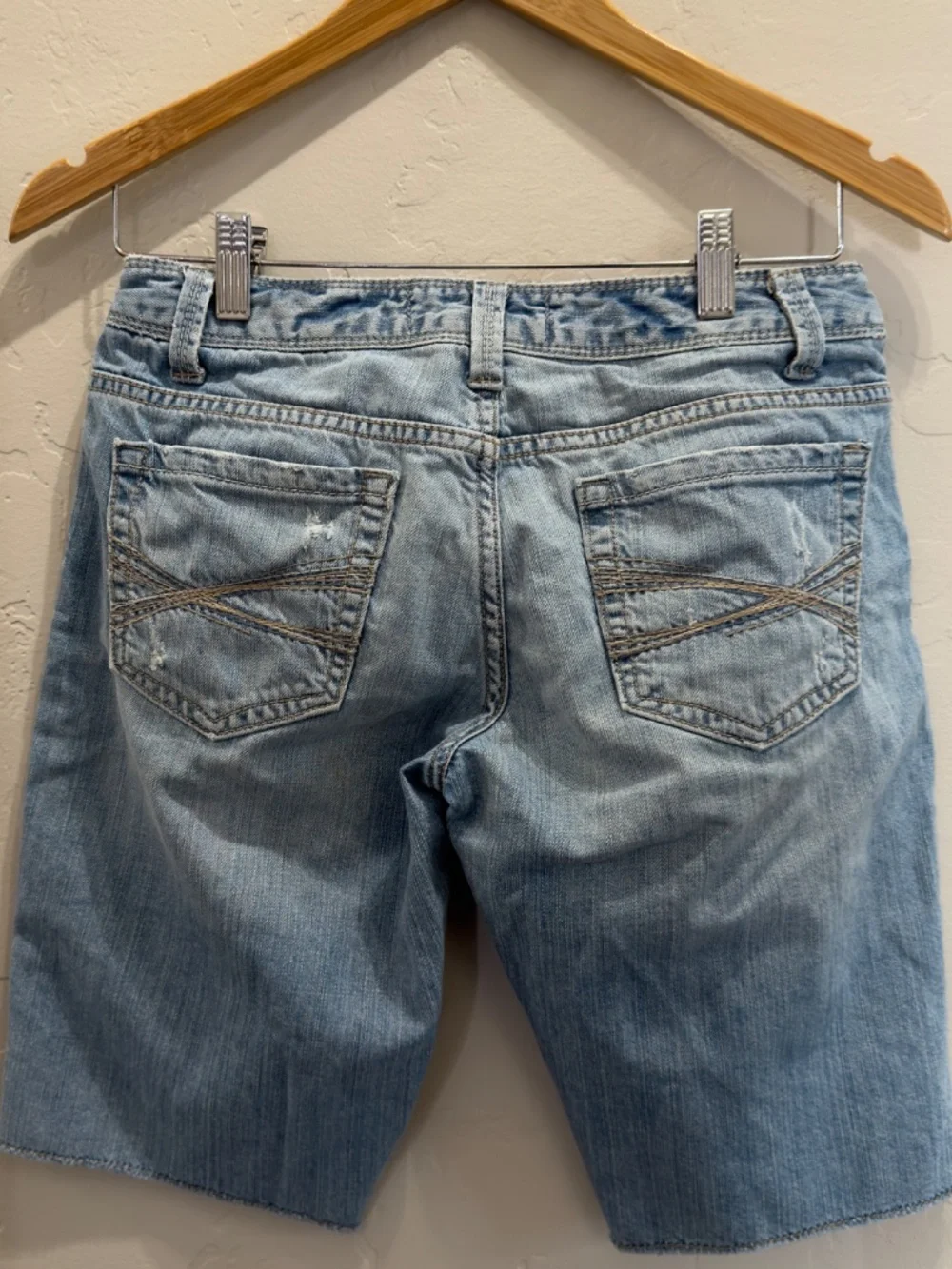 Aeropostale Distressed Denim Bermuda Shorts Size 3/4 Light Wash